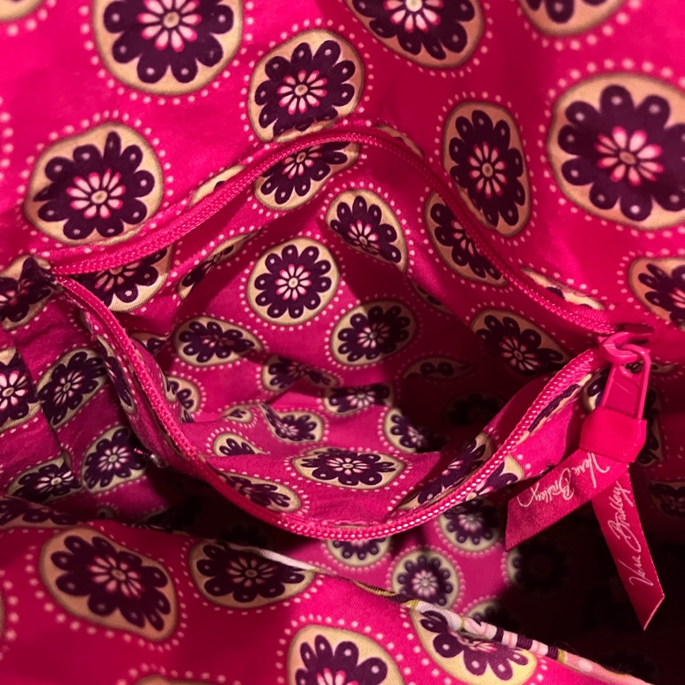 Vera Bradley [RETIRED] Very Berry Paisley On The Go Cinched Shoulder Bag - Picture 8 of 11